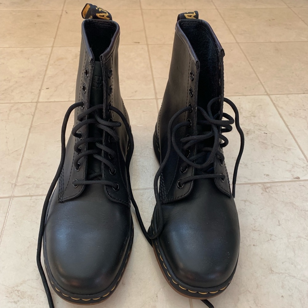 Dr. Martens (Newton Boot)
